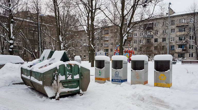 Соседям из Академгородка установили подземные контейнеры для мусора.